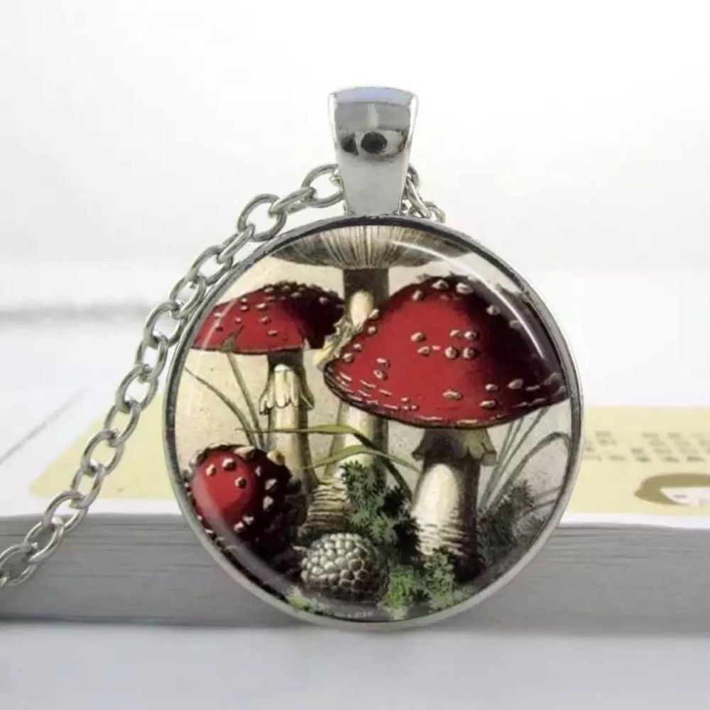 Vintage Style Mushroom Pendant Necklace 22”+3” extension